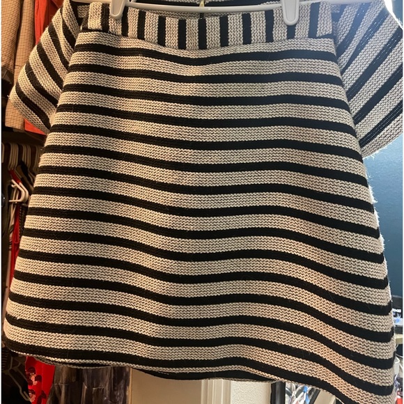 EUC Express Skirt & Top- Matching Set! - Picture 6 of 7